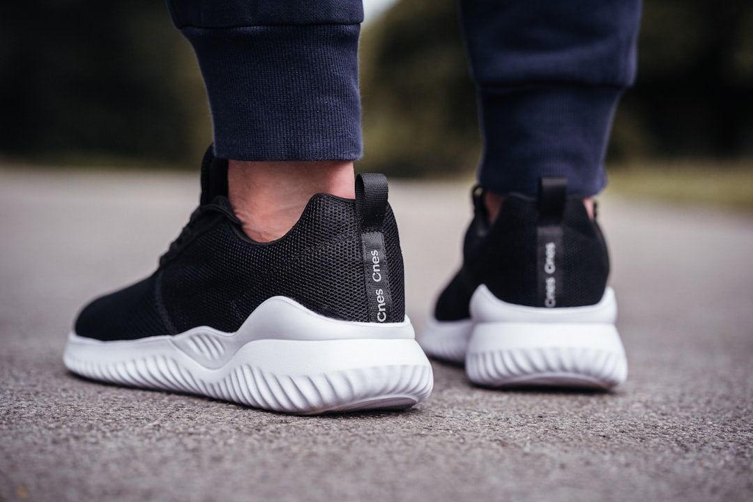 breathable men's running sneakers
