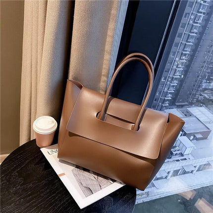 Large Capacity Retro Tote high quality PU material texture.