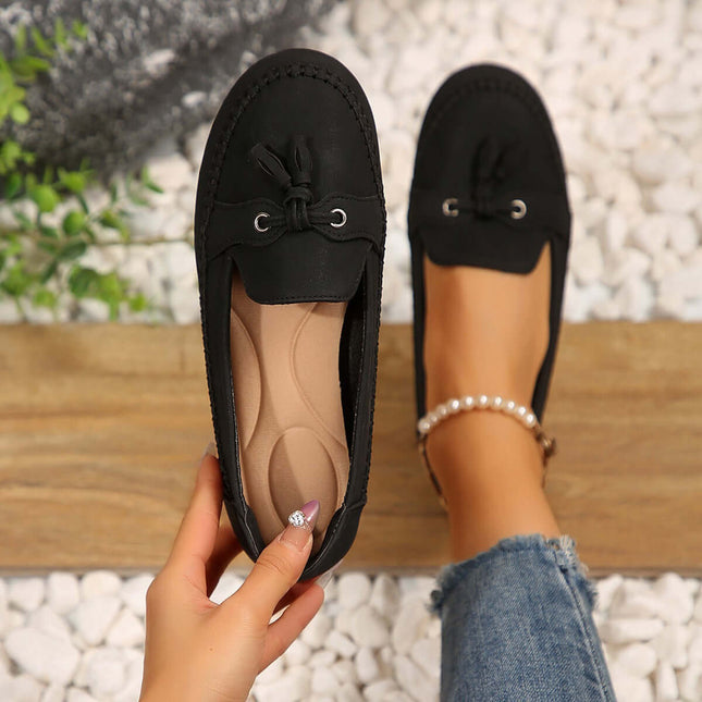 Women Round Head Loafers Non slip Soft Comfortable Flats in black, featuring a lace detail and comfortable cushioned insole.
