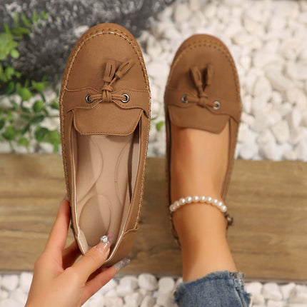 Women Round Head Loafers Non slip Soft Comfortable Flats displayed by a model, showcasing stylish and comfortable footwear.