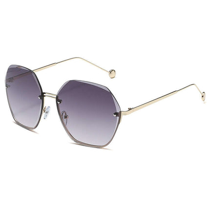 Elegant Fashion Sunglasses for a Slimming Face Look in stylish hexagonal design with gradient lenses.