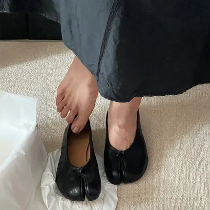 Fashion Soft Leather Split Toe Women Tabi Ballet Flats soft material