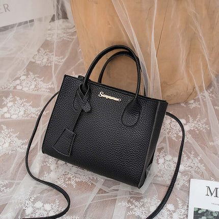 New Product Personality Messenger Phone Shoulder Bag in black, stylish design with textured surface and adjustable strap.
