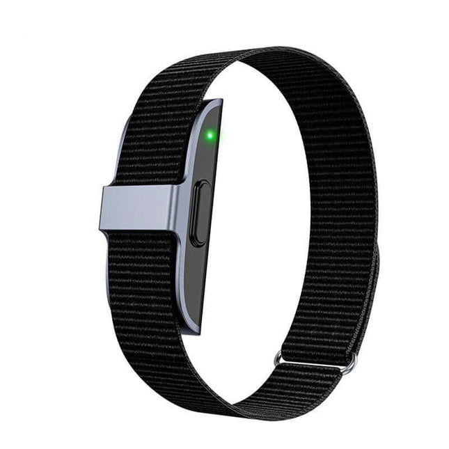 Smart fitness bracelet with heart rate tracking step counter