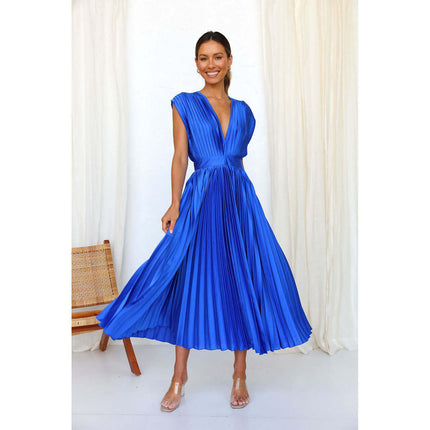 Summer V Neck Pleated Sleeveless Maxi Dress in vibrant blue, featuring a pleated design and elegant V neck.