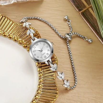 Women Luxury Rhinestone Bracelet Quartz Watch rhinestone close up